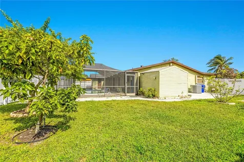 1102 NW 89th Terrace Pembroke Pines FL 33024
