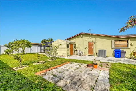 1102 NW 89th Terrace Pembroke Pines FL 33024