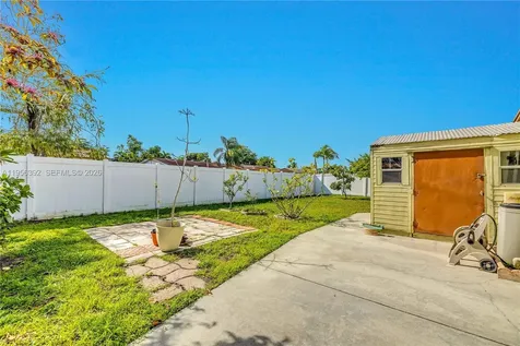 1102 NW 89th Terrace Pembroke Pines FL 33024