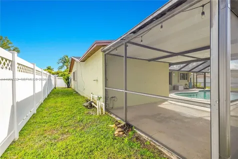 1102 NW 89th Terrace Pembroke Pines FL 33024