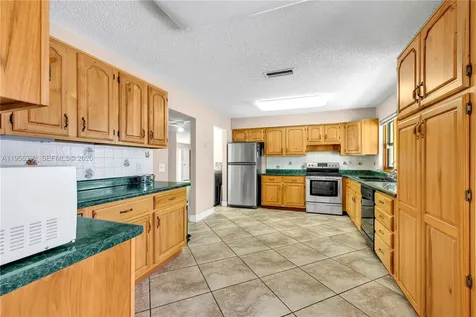 1102 NW 89th Terrace Pembroke Pines FL 33024