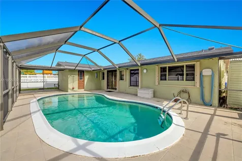 1102 NW 89th Terrace Pembroke Pines FL 33024