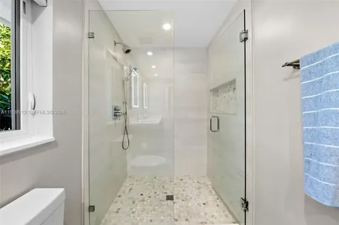 4595 N Jefferson Avenue Miami Beach FL 33140