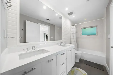 4595 N Jefferson Avenue Miami Beach FL 33140
