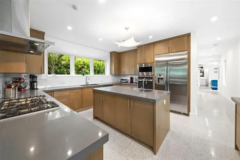 4595 N Jefferson Avenue Miami Beach FL 33140