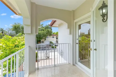 4025 SW 10th Street Miami FL 33134