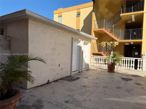 575 W 69th Street Hialeah FL 33014