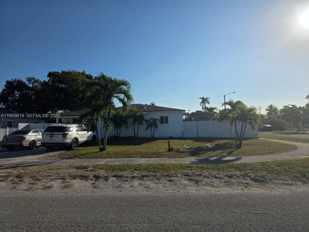 8523 NW 35th Place Miami FL 33147