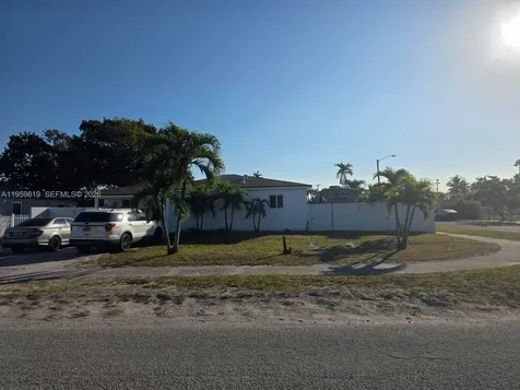8523 NW 35th Place Miami FL 33147
