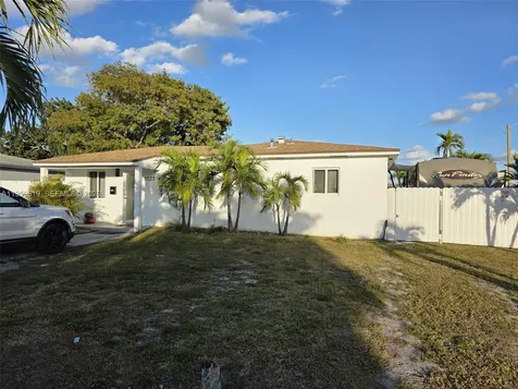 8523 NW 35th Place Miami FL 33147