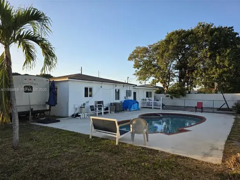 8523 NW 35th Place Miami FL 33147