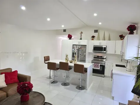 8523 NW 35th Place Miami FL 33147