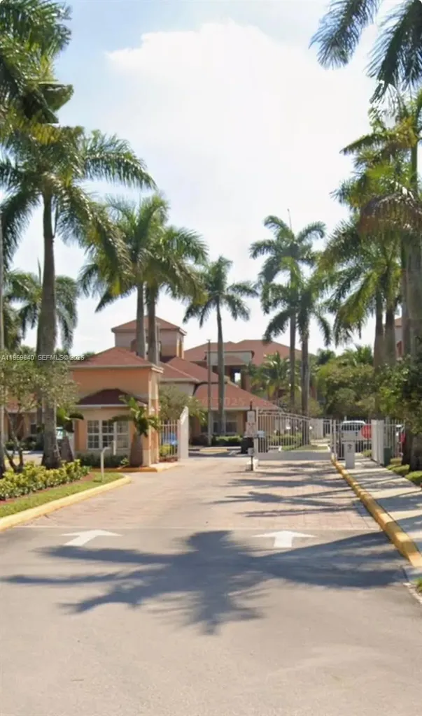 6976 SW 39th Street Davie FL 33314