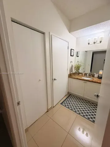 6976 SW 39th Street Davie FL 33314