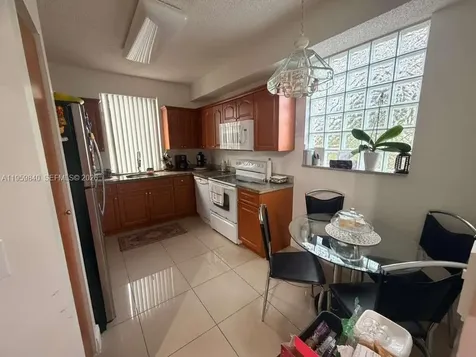 6976 SW 39th Street Davie FL 33314