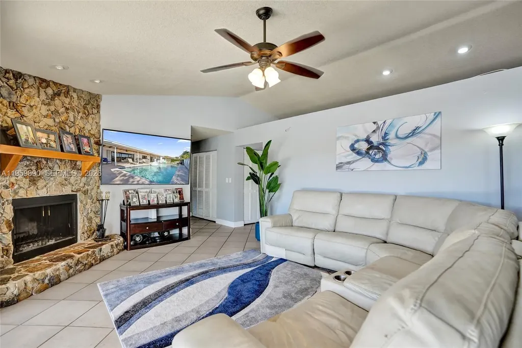 10180 SW 1st Court Coral Springs FL 33071