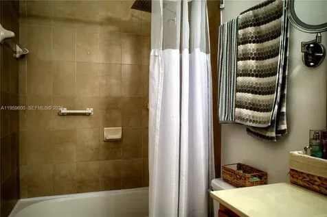 8915 W 35th Avenue Hialeah FL 33018