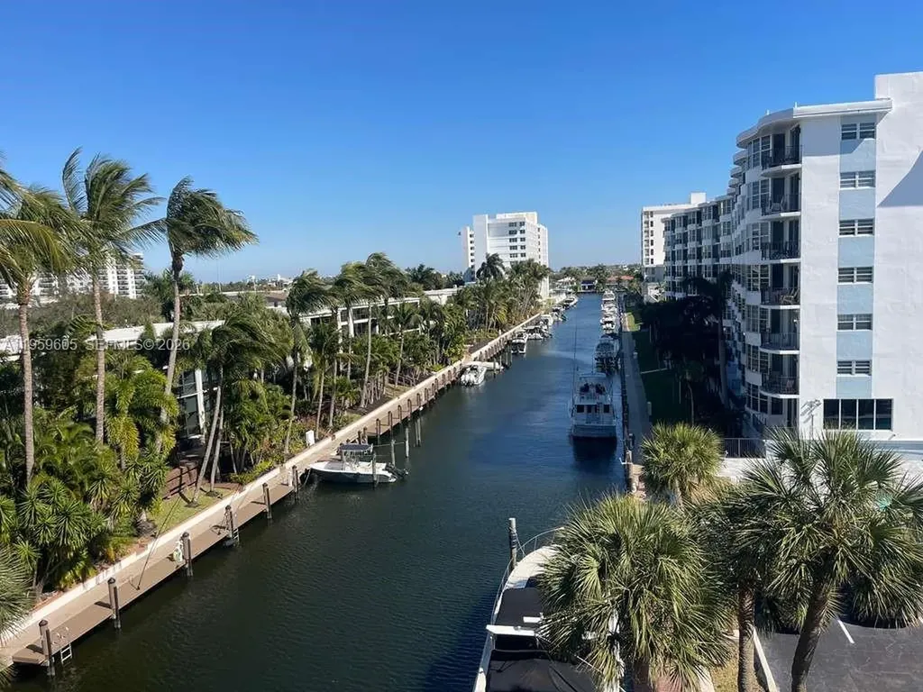 4800 Bayview Drive Fort Lauderdale FL 33308