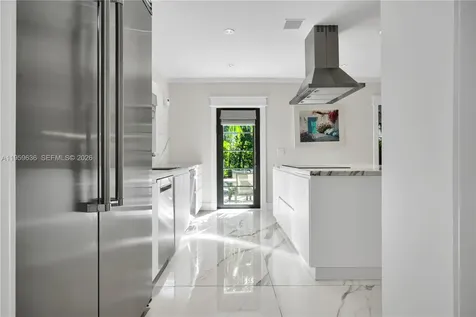 4363 Nautilus Drive Miami Beach FL 33140