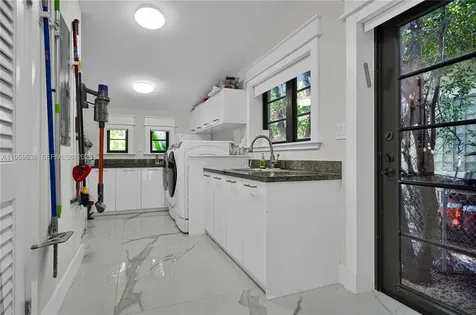 4363 Nautilus Drive Miami Beach FL 33140