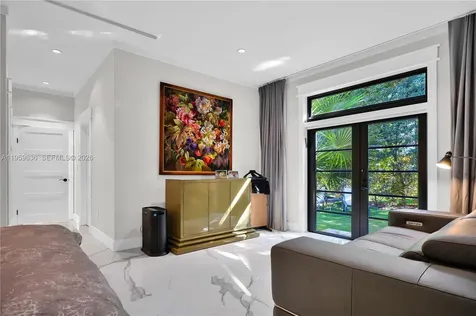4363 Nautilus Drive Miami Beach FL 33140