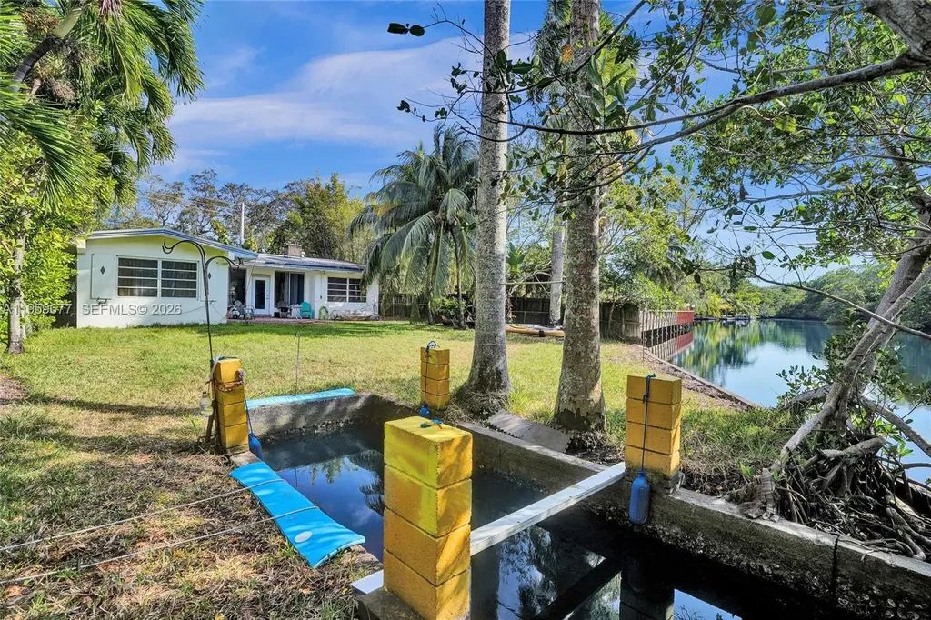 18500 NE 23rd Court Miami FL 33180