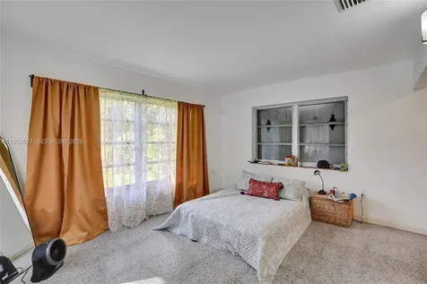18500 NE 23rd Court Miami FL 33180