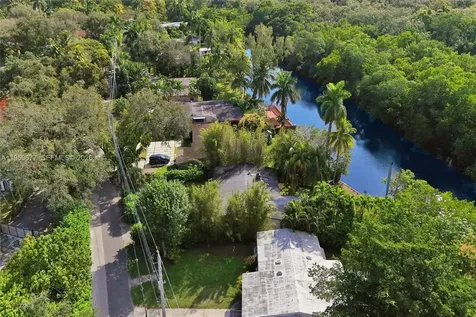 18500 NE 23rd Court Miami FL 33180