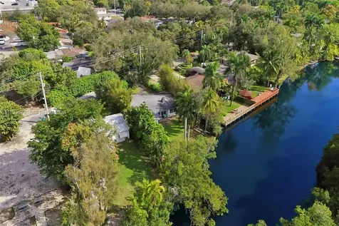 18500 NE 23rd Court Miami FL 33180