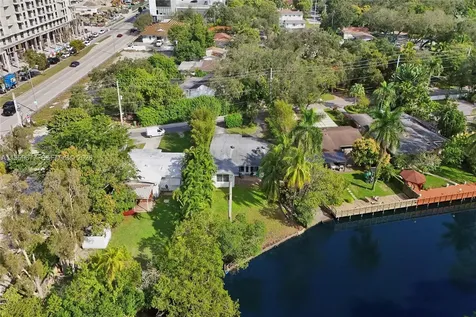 18500 NE 23rd Court Miami FL 33180