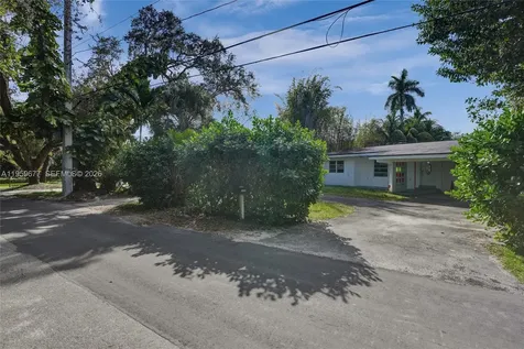 18500 NE 23rd Court Miami FL 33180
