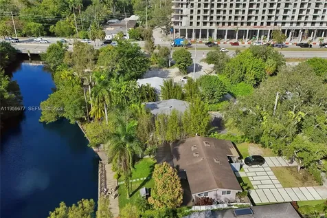 18500 NE 23rd Court Miami FL 33180