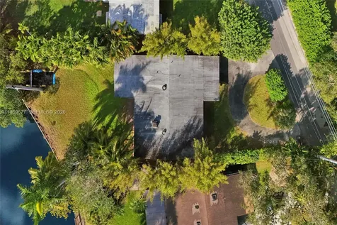 18500 NE 23rd Court Miami FL 33180