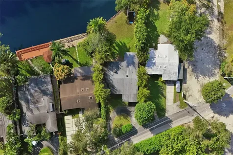 18500 NE 23rd Court Miami FL 33180