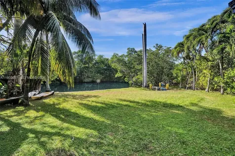 18500 NE 23rd Court Miami FL 33180
