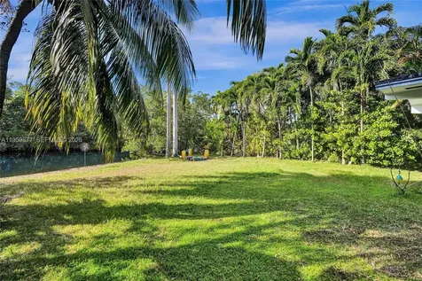 18500 NE 23rd Court Miami FL 33180