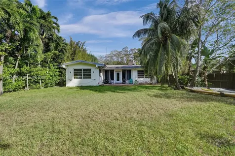 18500 NE 23rd Court Miami FL 33180