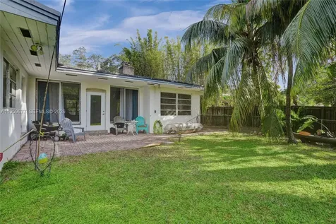 18500 NE 23rd Court Miami FL 33180