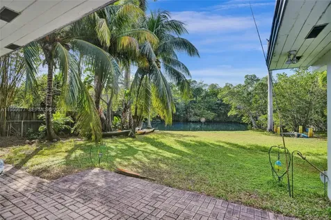 18500 NE 23rd Court Miami FL 33180