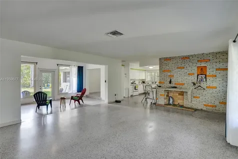 18500 NE 23rd Court Miami FL 33180