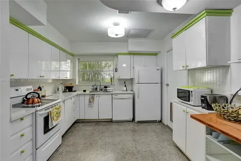 18500 NE 23rd Court Miami FL 33180