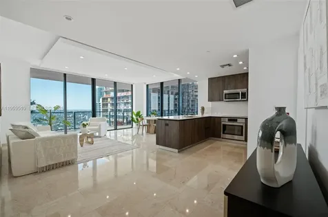 88 SW 7th Street Miami FL 33130