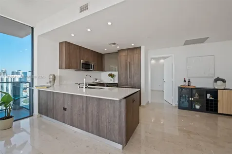 88 SW 7th Street Miami FL 33130