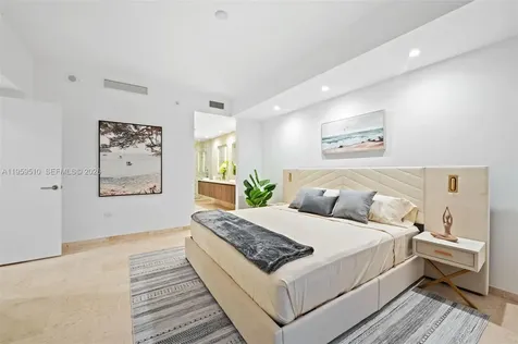 88 SW 7th Street Miami FL 33130