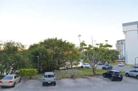 9682 Fontainebleau Boulevard Miami FL 33172