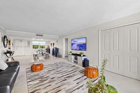 3850 Oaks Clubhouse Drive Pompano Beach FL 33069