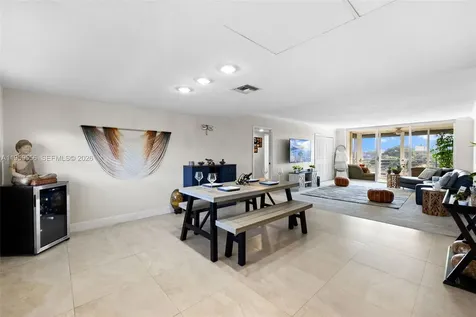 3850 Oaks Clubhouse Drive Pompano Beach FL 33069