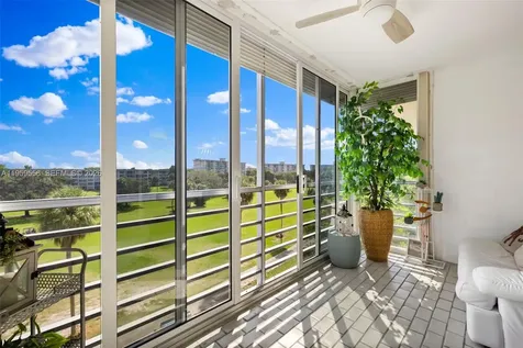 3850 Oaks Clubhouse Drive Pompano Beach FL 33069