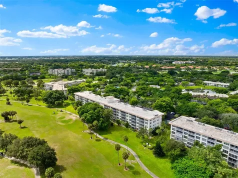 3850 Oaks Clubhouse Drive Pompano Beach FL 33069