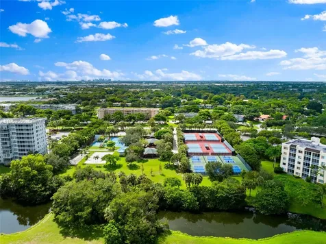 3850 Oaks Clubhouse Drive Pompano Beach FL 33069